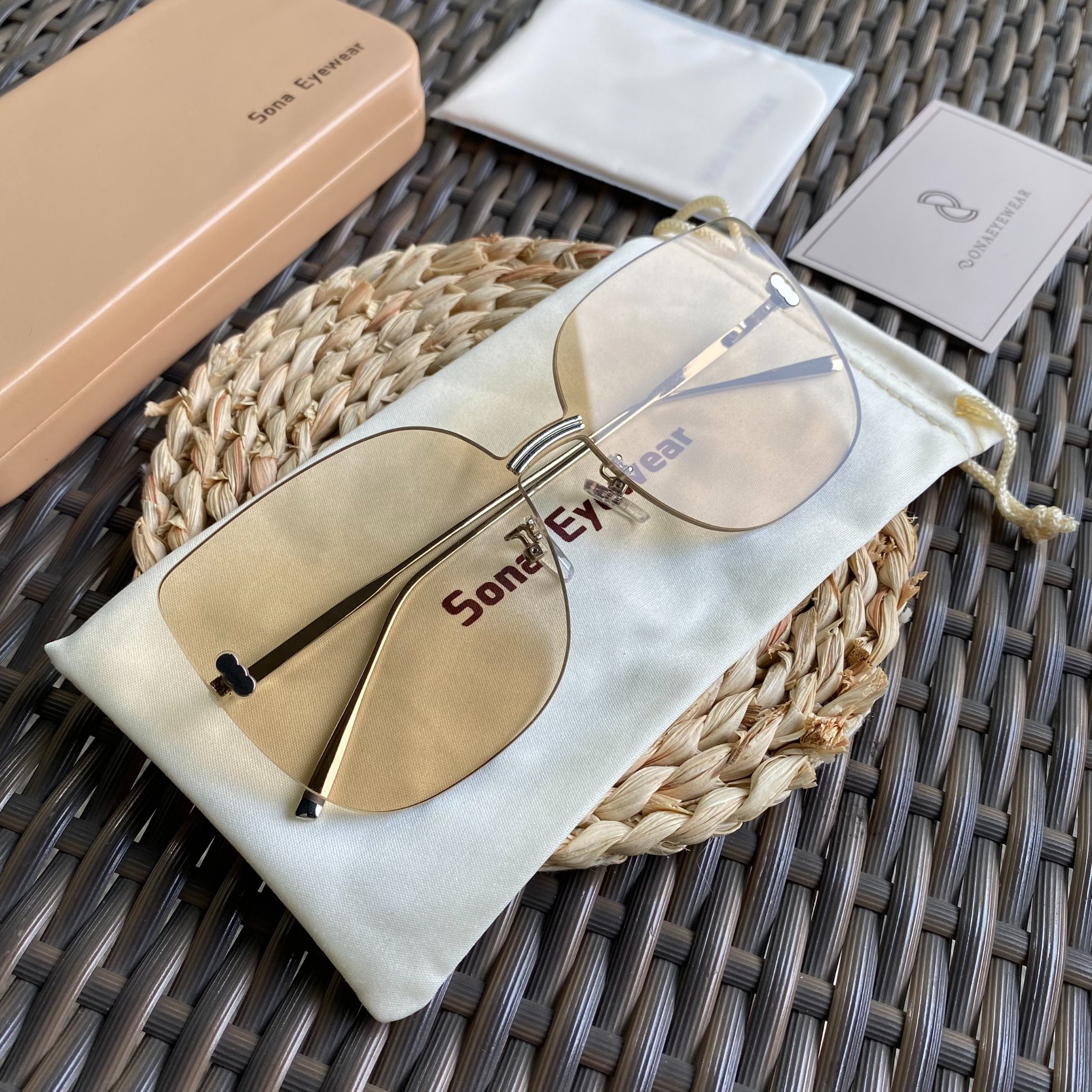 [Nhập RS0822 giảm 30k cho đơn 99k]Túi Đựng Kính Sona Eyewear
