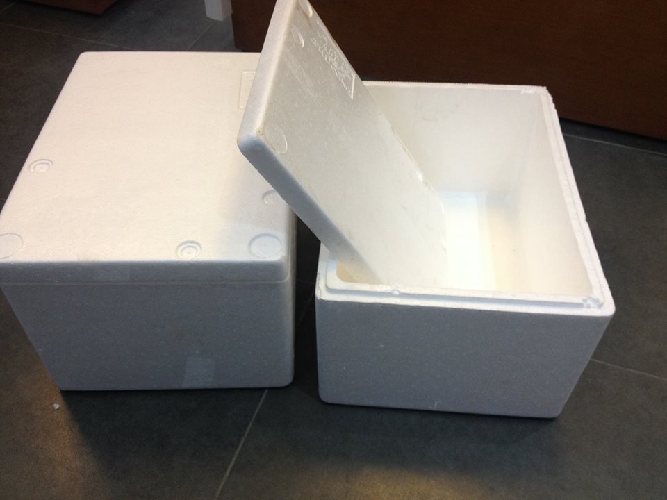 thùng xốp ước chừng - 45.5 x 30 x 20 cm