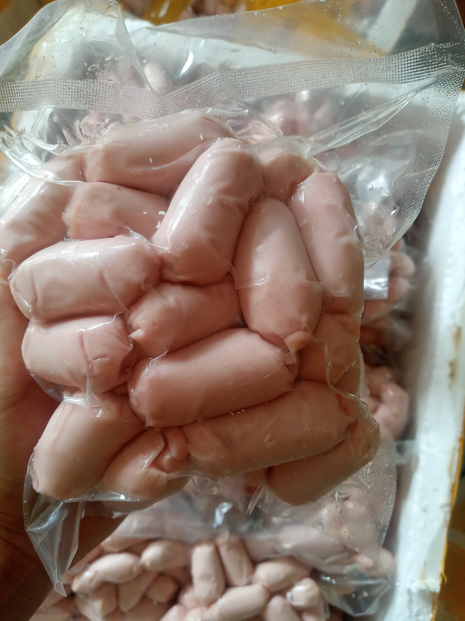 XÚC XÍCH BI TƯƠI (1KG)