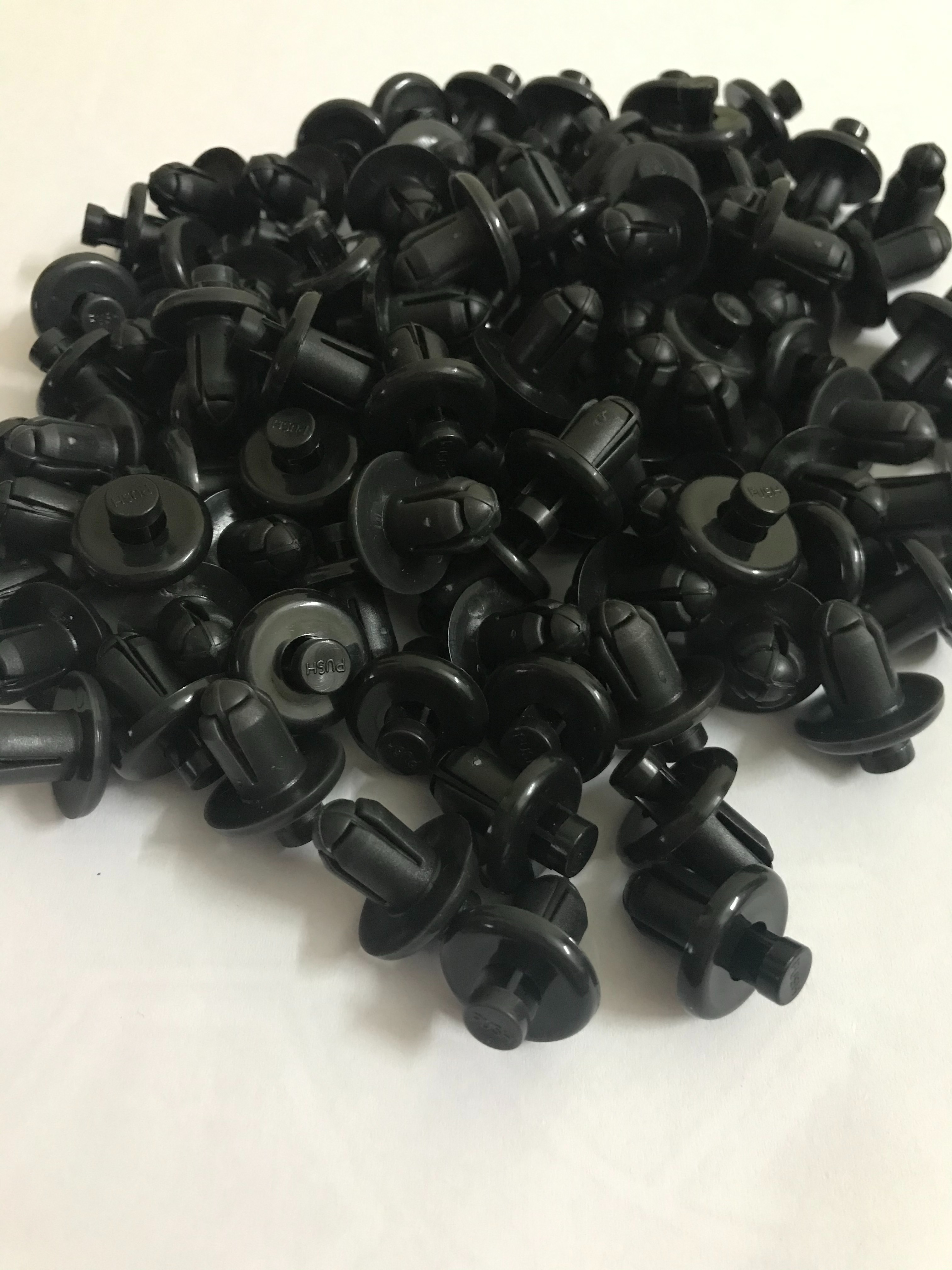 Chốt Nhựa Chốt Bấm 8mm Dàn Áo Xe