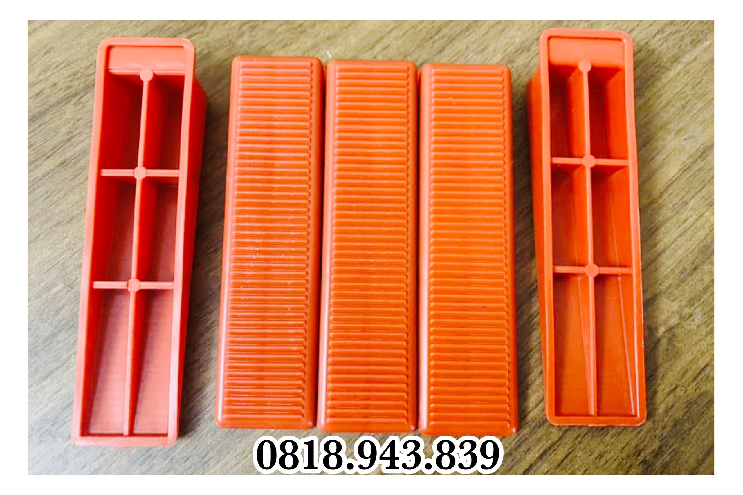 Nêm chéo đỏ (không kèm ke) - Cạnh dày 2mm, cứng vừa với tất cả ke, ron cân bằng - 150 chiếc/túi