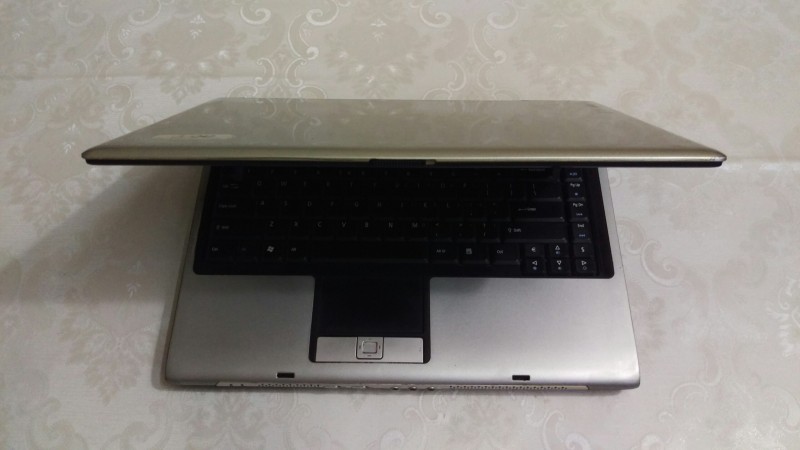 Bảng giá Laptop Acer 5570Z / Intel Pentium 1.8Ghz / Ram 2GB / HDD 500G / Tặng kèm chuột không dây và lót chuột Phong Vũ