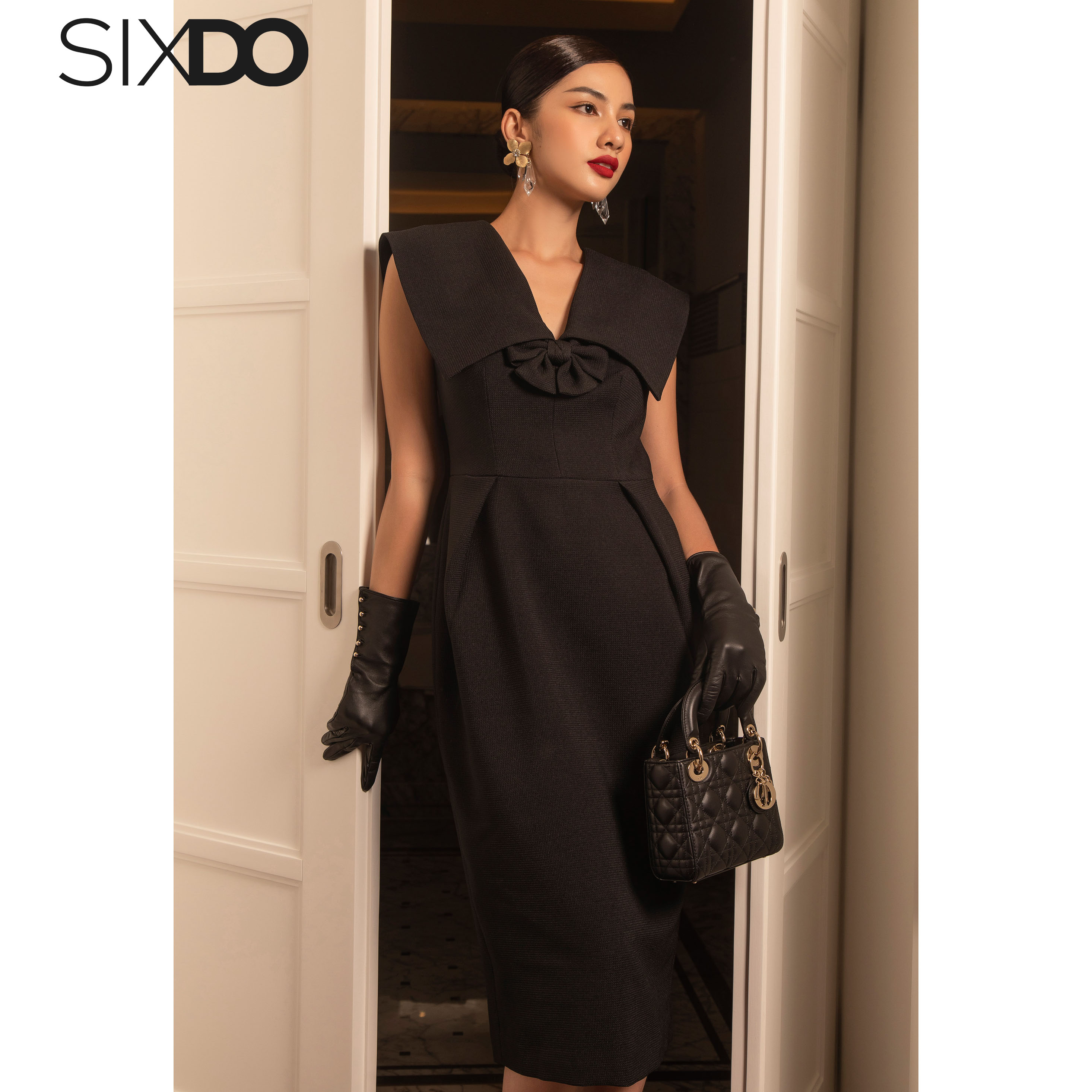 Đầm đen cổ V phối nơ cổ SIXDO (Black V-neck Midi Raw Dress In The Show)