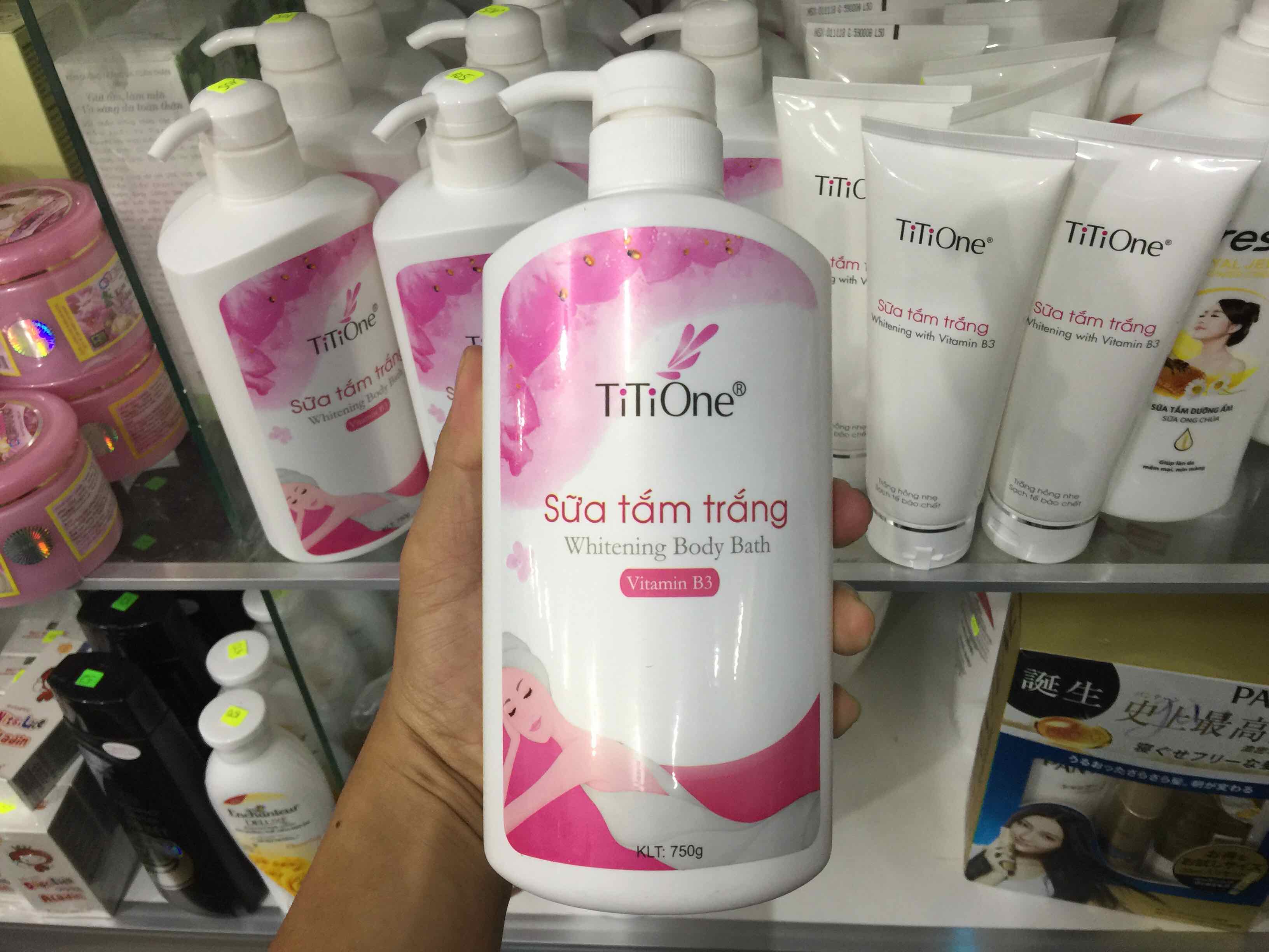 SỮA TẮM TRẮNG DA TITIONE 750G