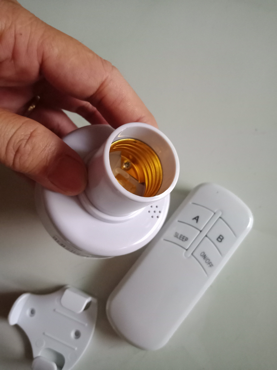 Đui đèn E27 - điều khiển từ xa bằng remote sóng RF