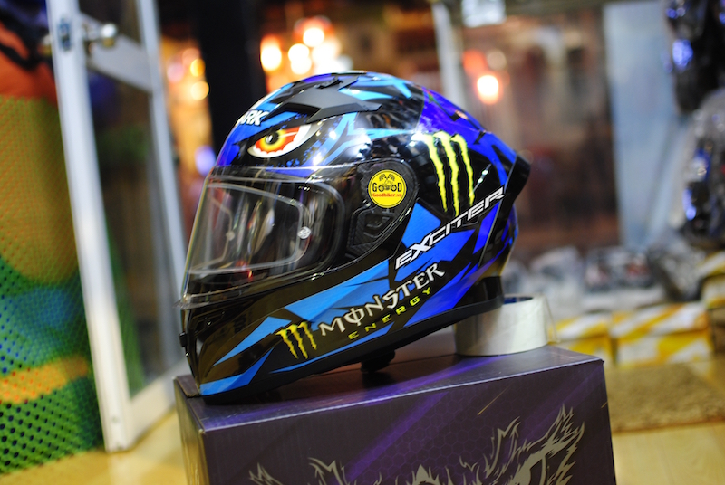 Mũ bảo hiểm ROC 01 lên tem YAMAHA