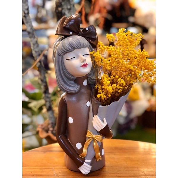 Lọ hoa bình hoa cô gái decor