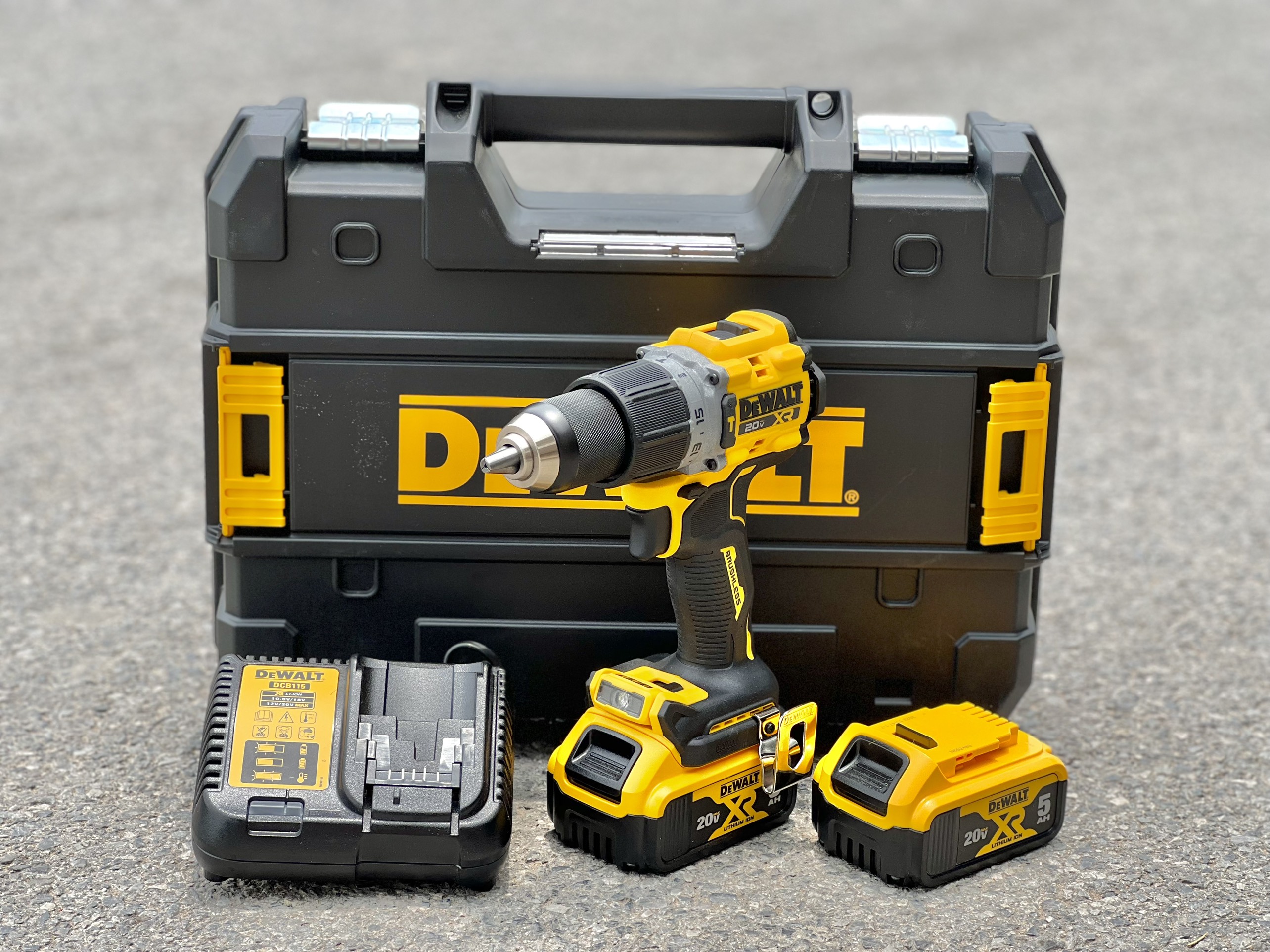 Máy khoan cầm tay Dewalt DCD805