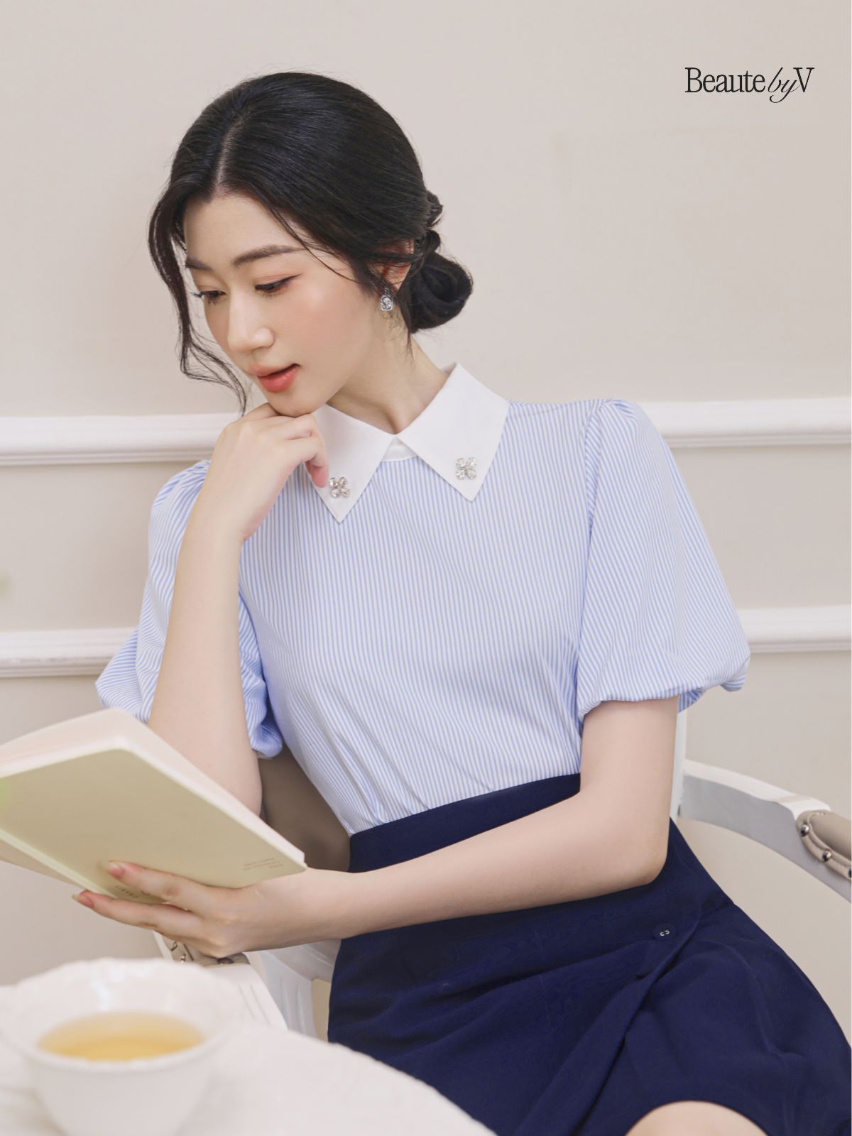 BEAUTEBYV - Áo sơmi nữ đính đá tay bồng Gem