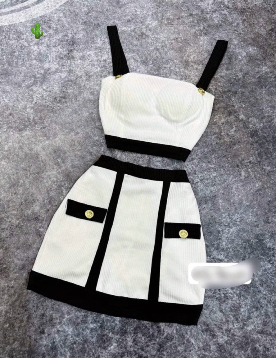 Set áo croptop chân váy viền lớn đính nút ôm body 2 màu đen trắng basic PC