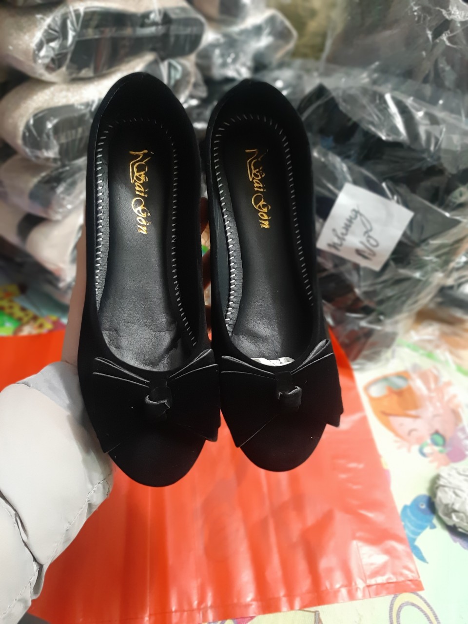 Giày bệt búp bê nơ 3 cánh vải lụa xước đen