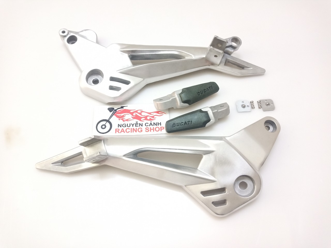 Gác chân wave dream đùi gà xếp ducati