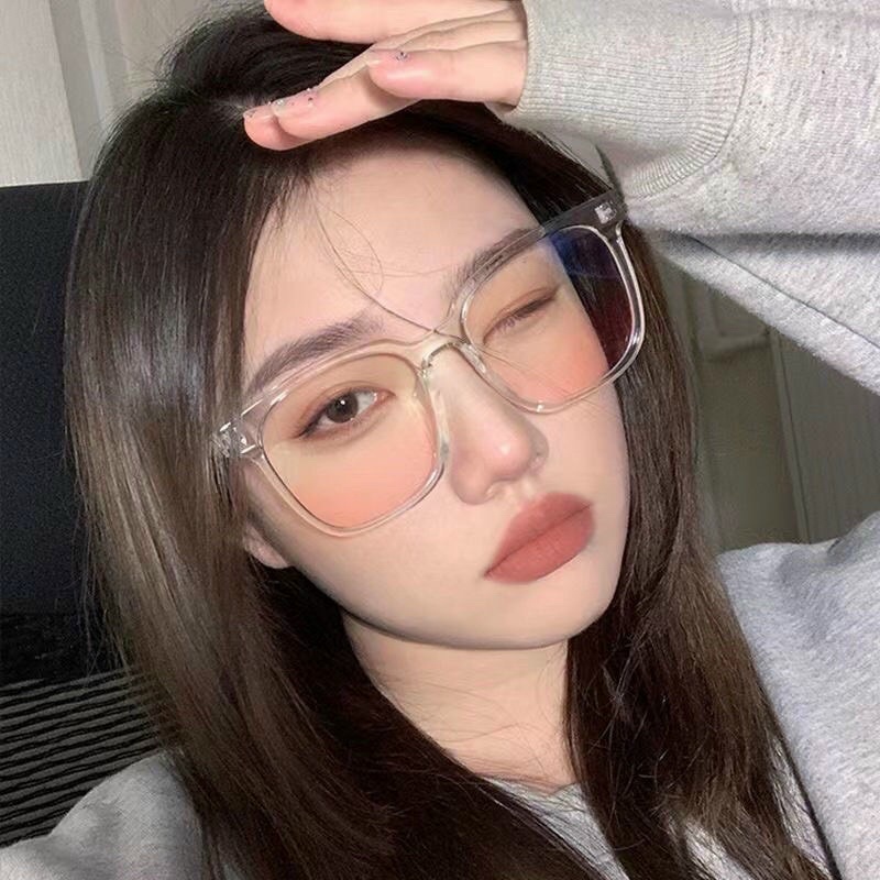 Kính 2 chấm hot girl from vừa