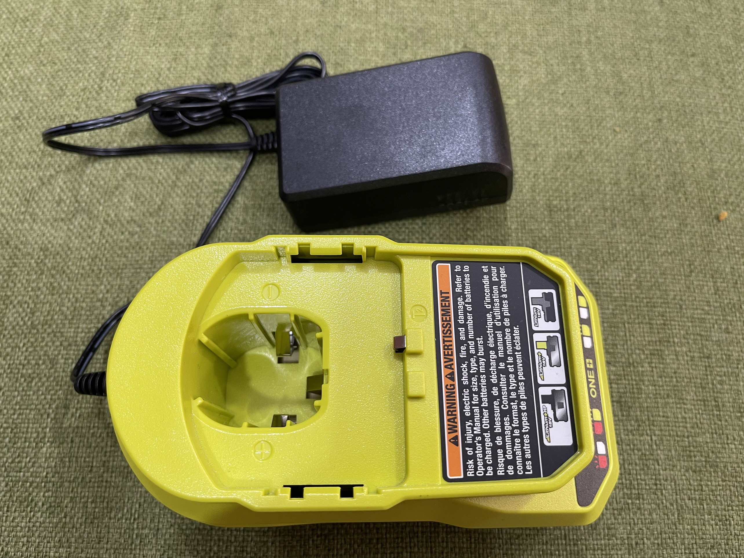 sạc pin ryobi 18v pcg002 120v