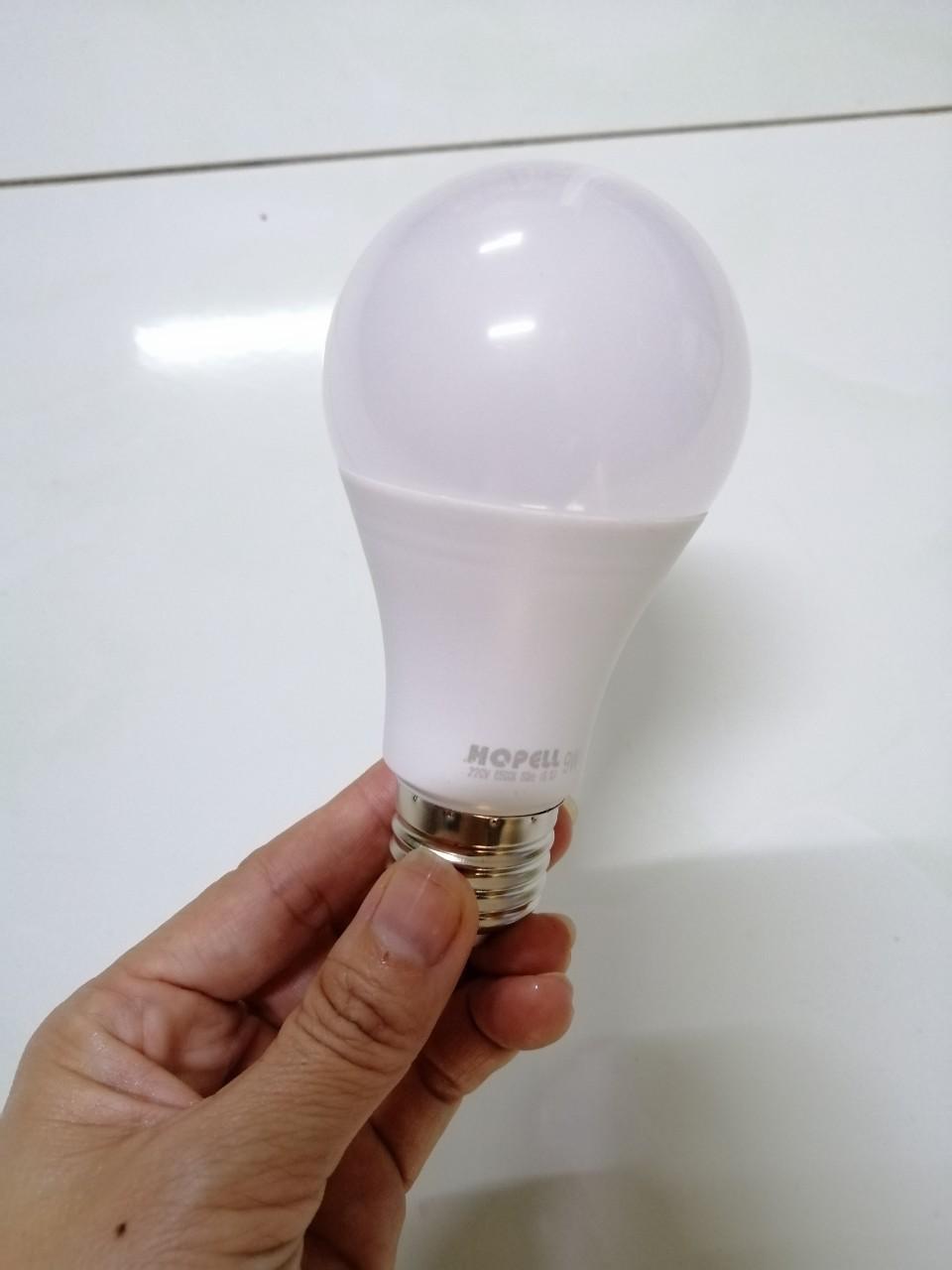 Đèn led bulb trụ 9w ánh sáng trắng