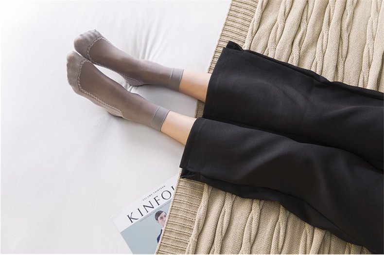 sỉ 10 đôi tất siêu mỏng chống trơn dành cho nữ