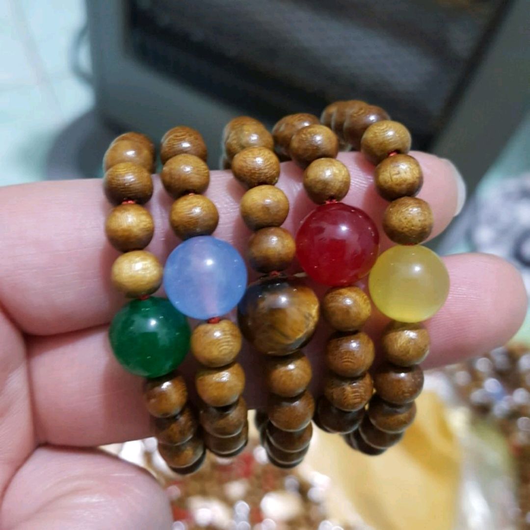 Vòng dâu tằm đá mệnh