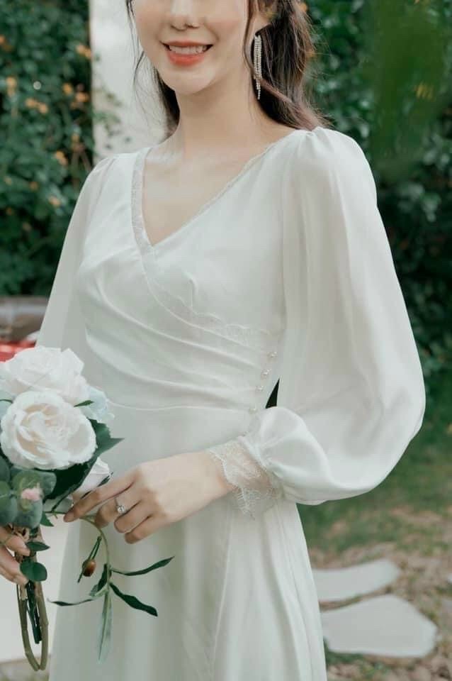 Đầm trắng viền ren nút eo