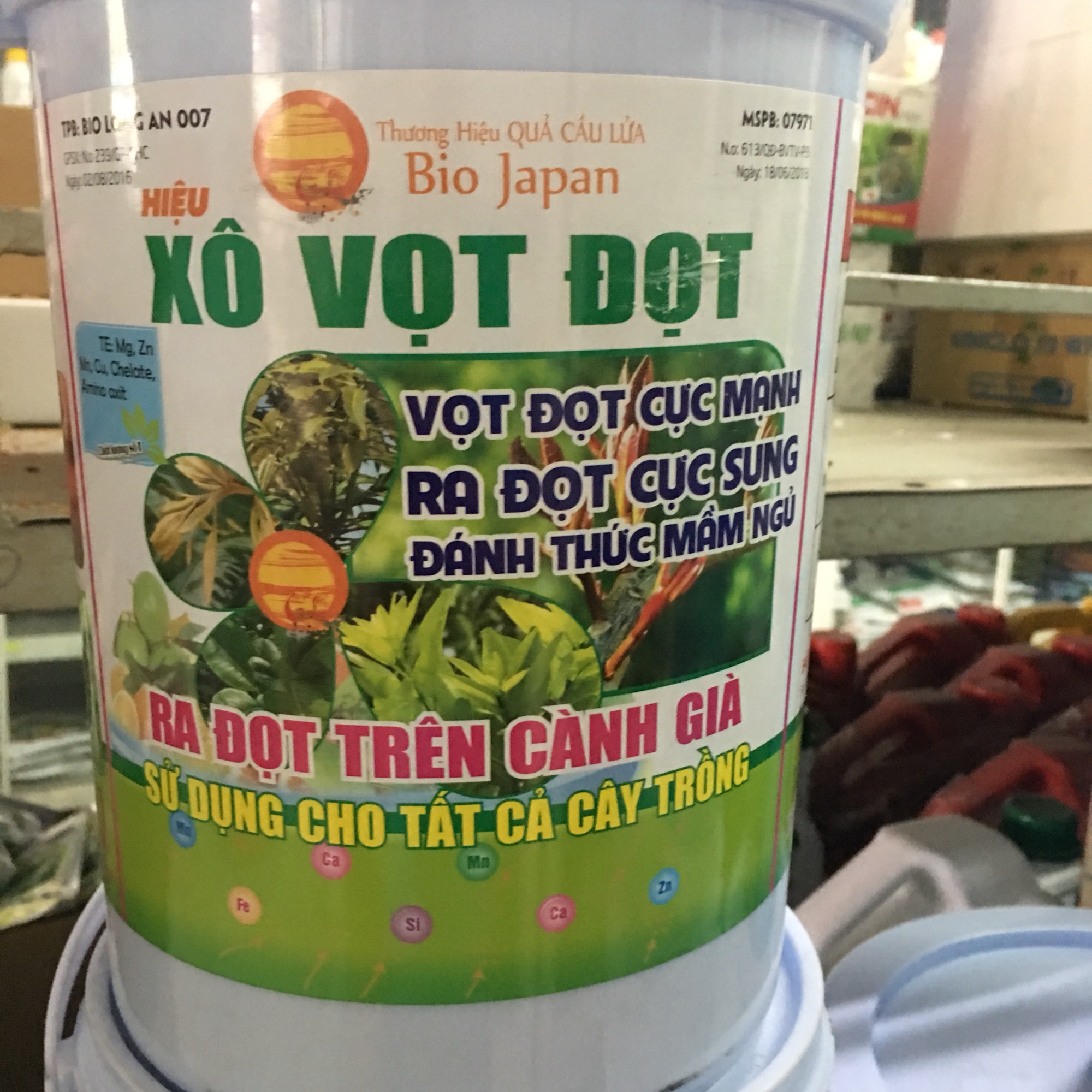 Xô phân bón vọt đọt 4,5kg thương hiệu quả cầu lửa bio japan