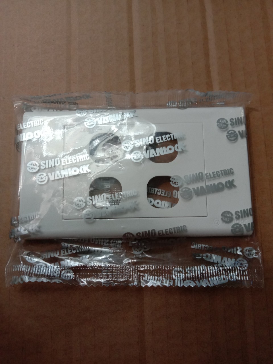 Mặt 1,2,3,4 công tắc(sino) dòng S18