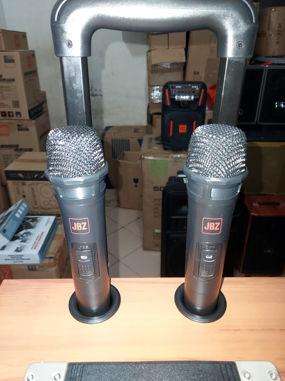 Loa kéo Jbz - J7 + 2 micro không dây ... mẫu mới 2020