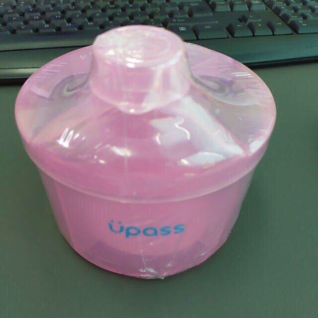 Hộp chia sữa tròn 4 ngăn Upass