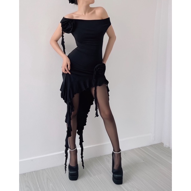 Đầm Hoa Tua Rua Lệch Vai Vạt Xéo