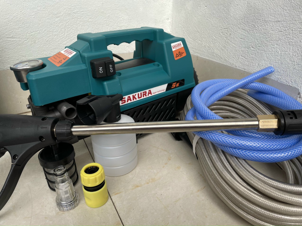 Máy rửa xe Sakura