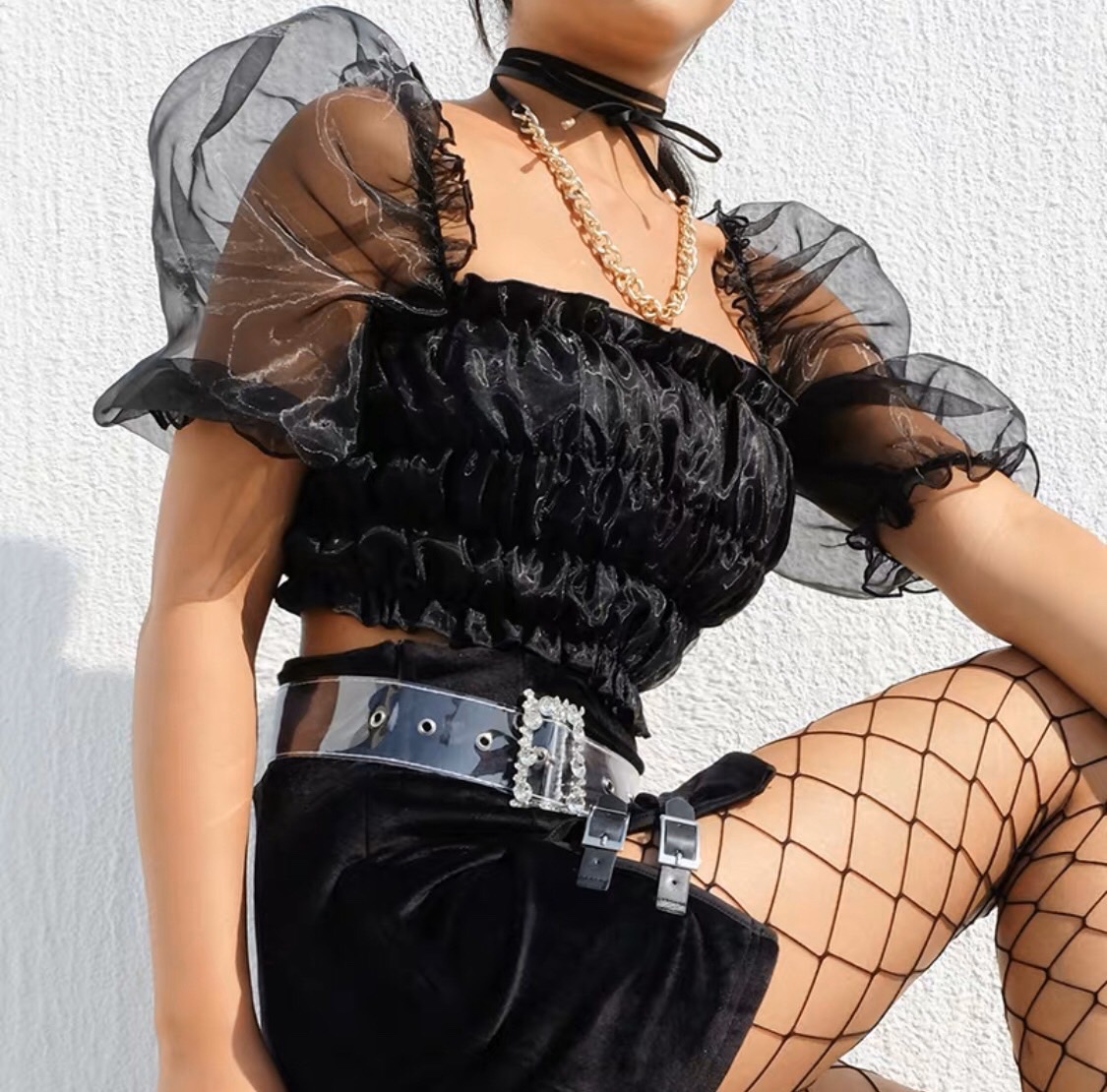 Áo croptop nhún voan kiếng