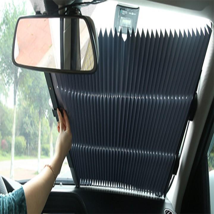 Rèm che nắng kính lái ô tô loại kéo.