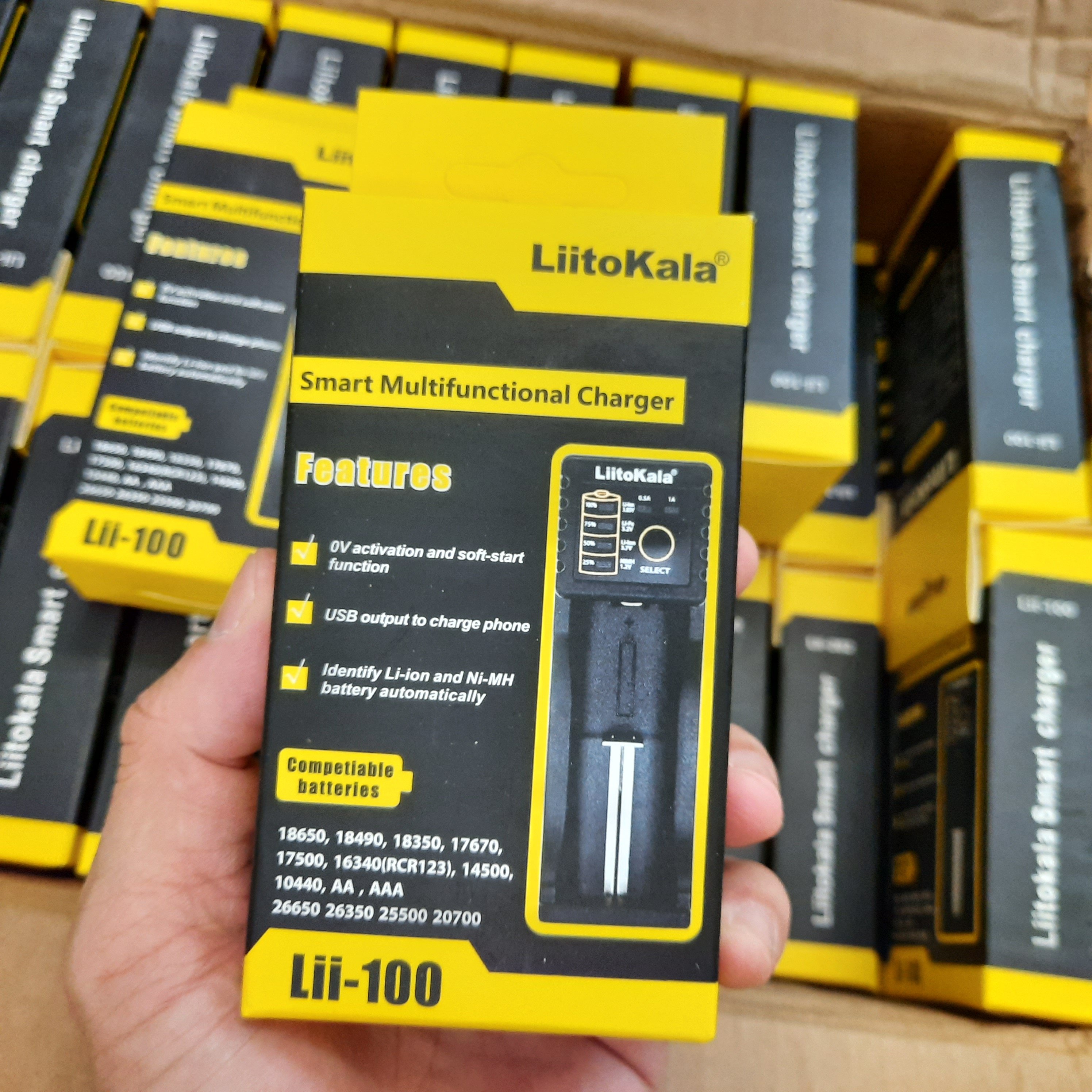 Sạc đa năng pin 3.7v Liitokala sạc pin loại 18650, 18490, 18350, 17670, 17500, 16340 , 14500, 10440 (sạc dùng cho 1viên hoặc 2 viên)