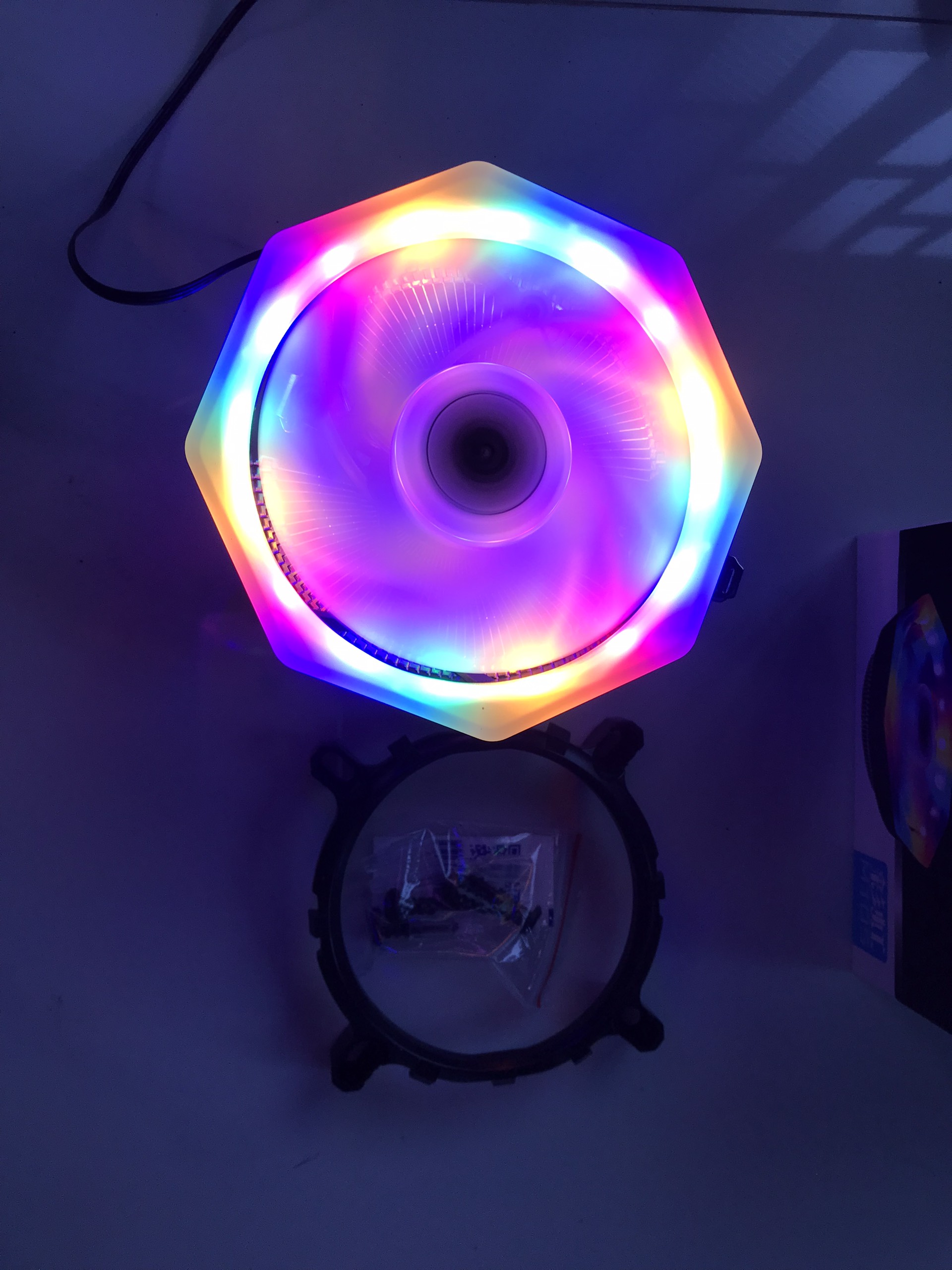 Quạt tản nhiệt CPU M105 LED RBG Socket Intel /AMD (Full box + keo tản nhiệt) - Fan CPU Led Snowman