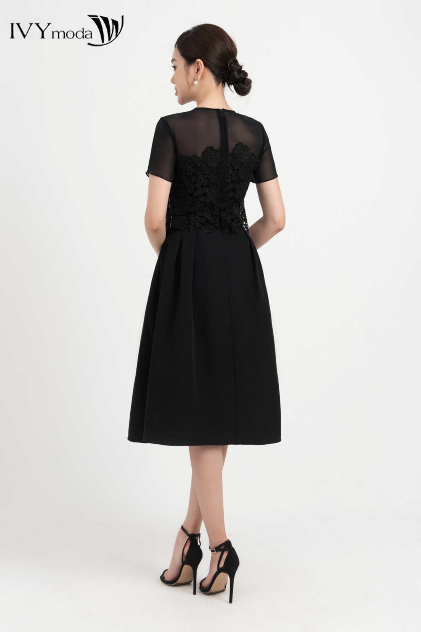 Đầm xòe phối ren hoa IVY moda MS 48M8352