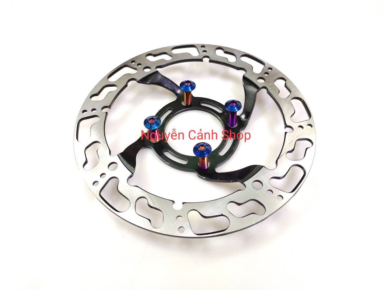 Đĩa thắng trước phay thái wave RS có 4 ốc titan 4 lổ lởm