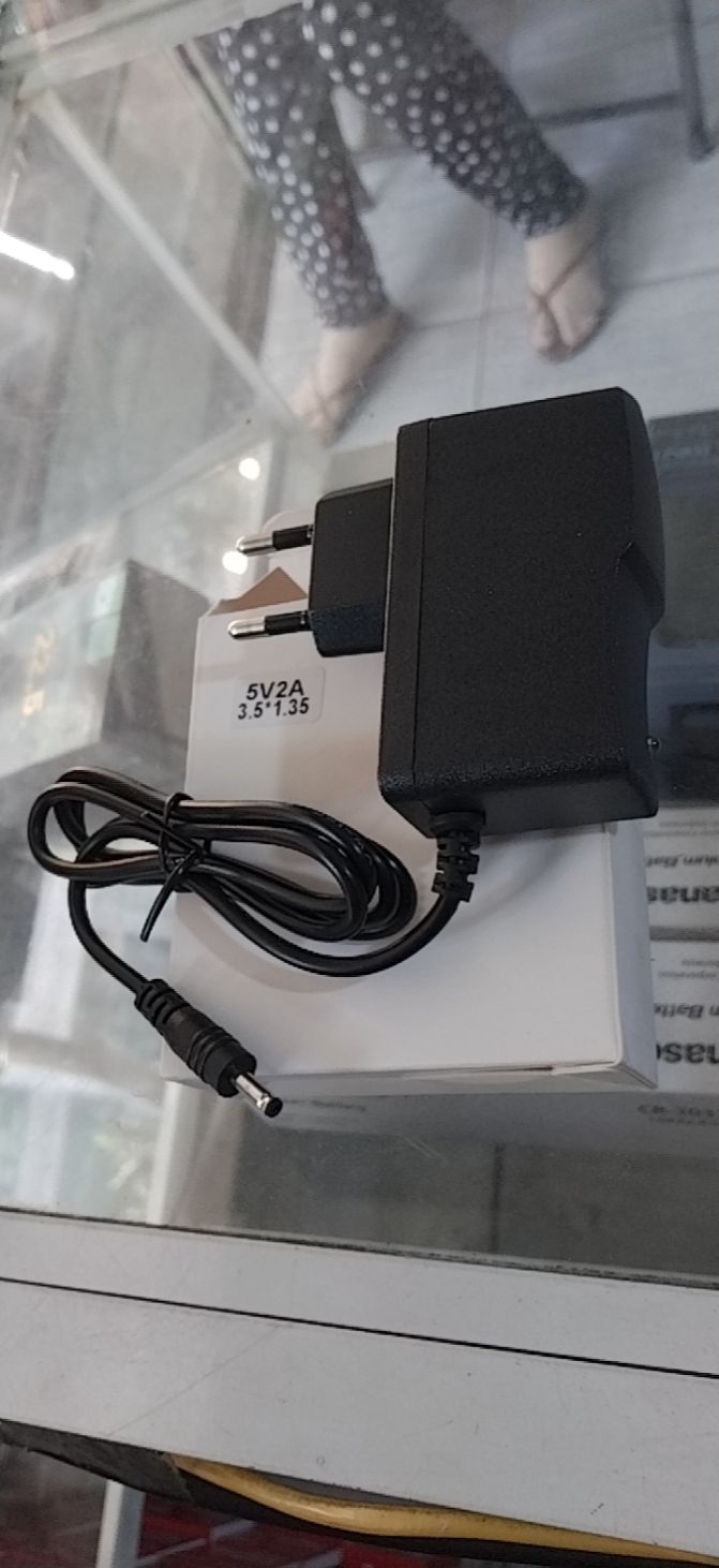 NGUỒN CAMERA 5V-2A CÓ ĐÈN BÁO 3.5*1.35