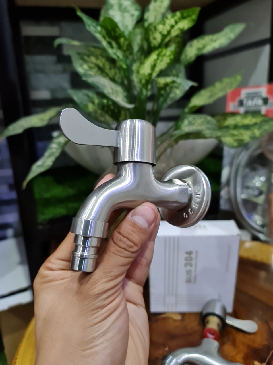 vòi hồ inox 304 mờ ( ti đồng thau )