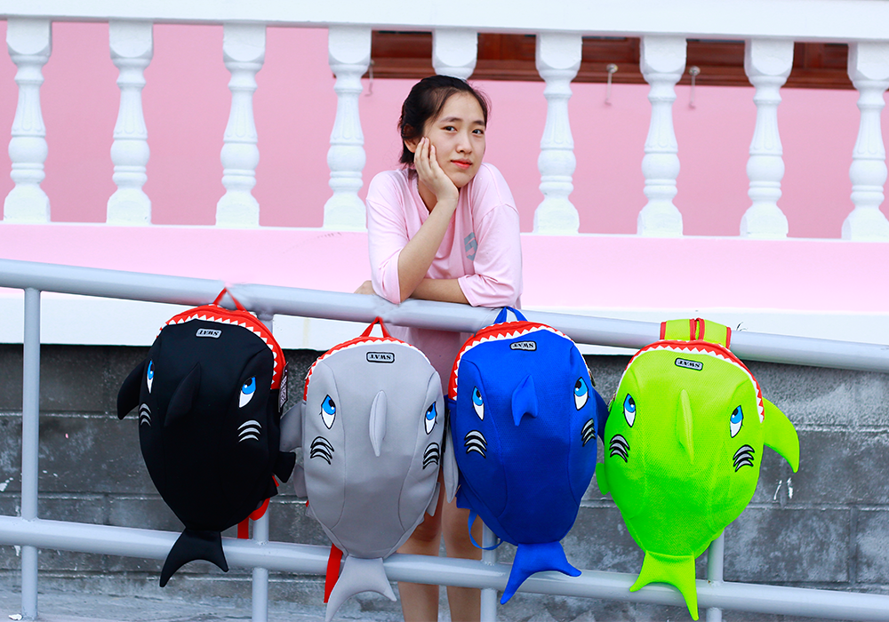 Balo cá mập màu đen siêu cute