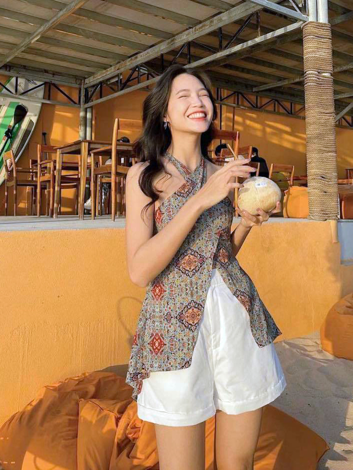 Áo thổ cẩm cổ yếm lệch tà đi biển - Tanastore