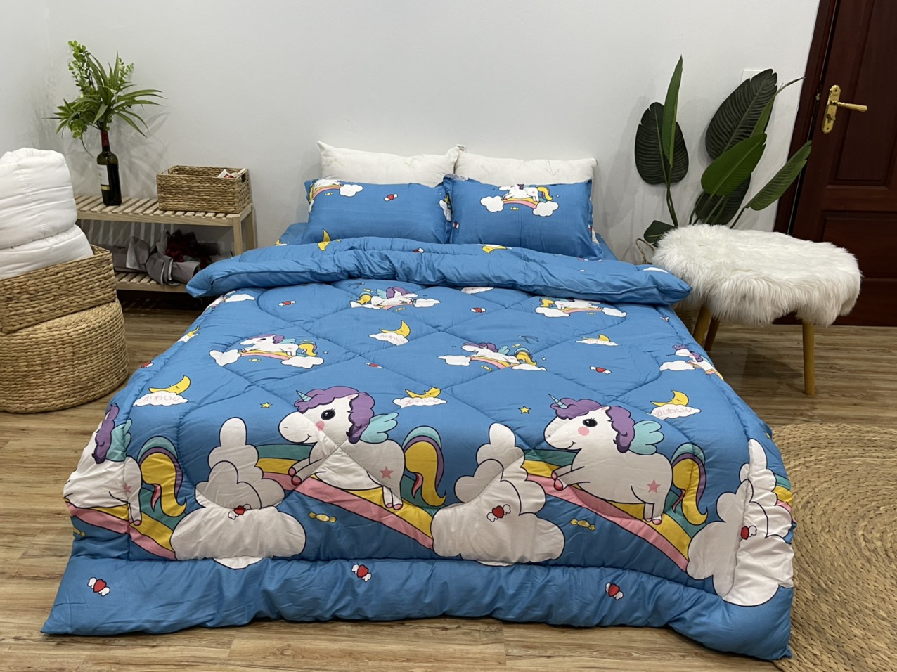 Bộ Chăn Phao 5 Món Mẫu Ngựa Sừng P51 ( Gồm 1 Chăn Phao, 1 ga bo chun,2 vỏ gối nằm và 1 vỏ gối ôm)