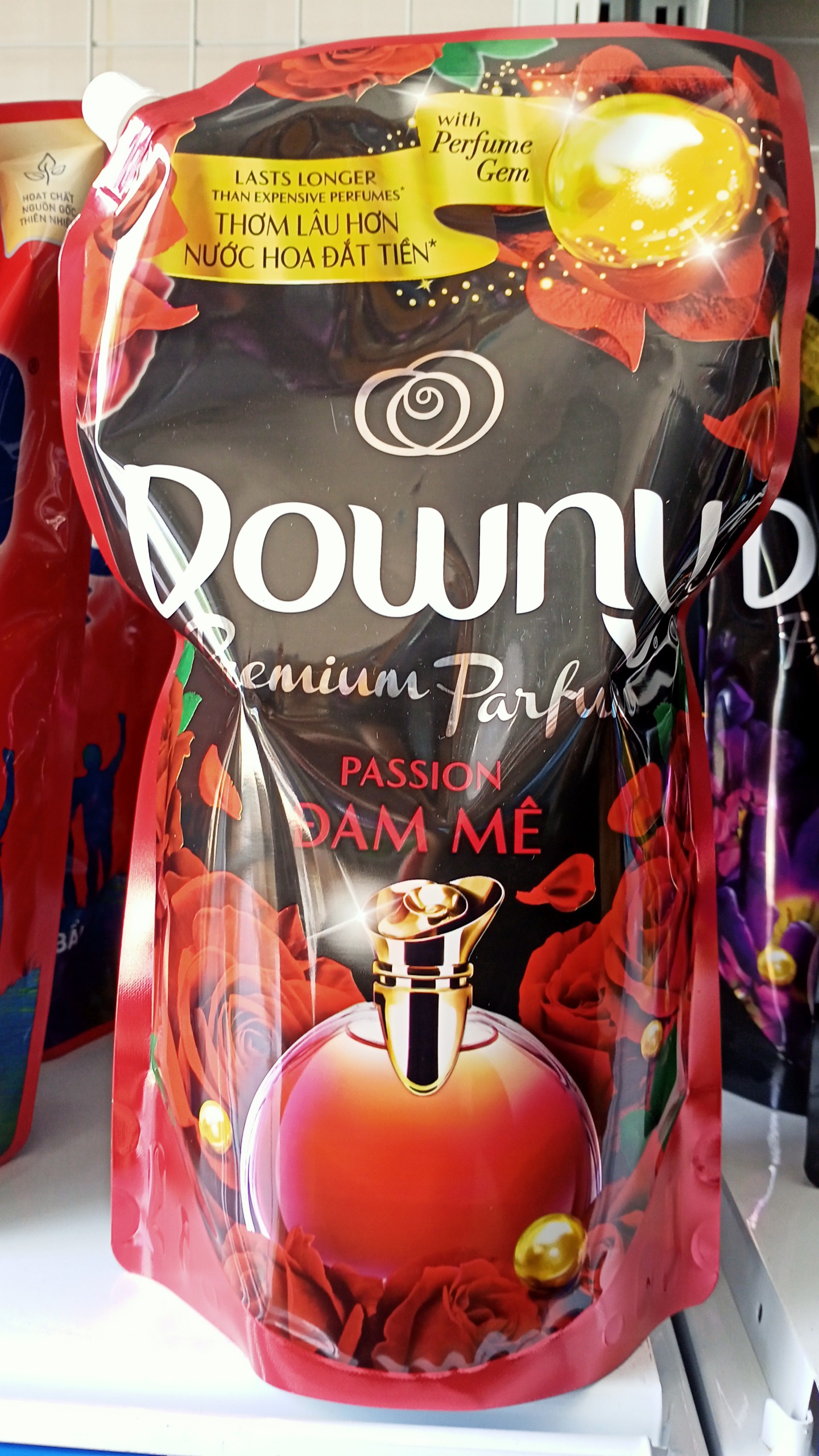 Nước xả vải Downy Đam mê túi 1.4L