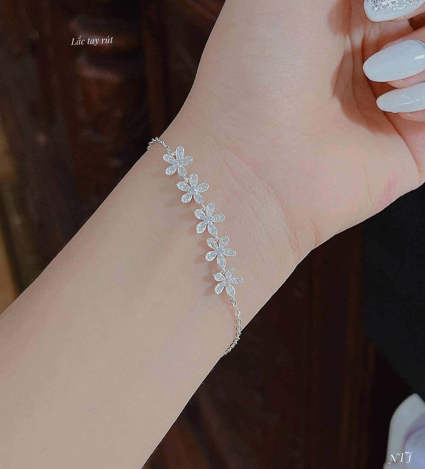 Lắc tay nữ thời trang chất liệu bằng bạc s925 MS089