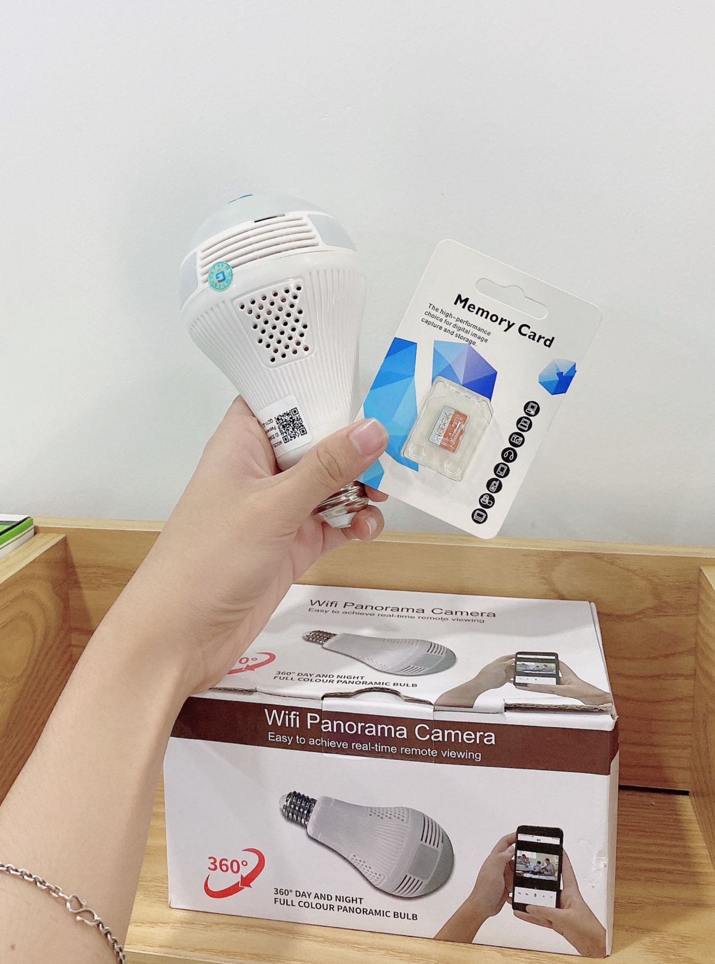 Camera wifi app Yoosee thiết kế dạng bóng đèn 960P - 1.3MP