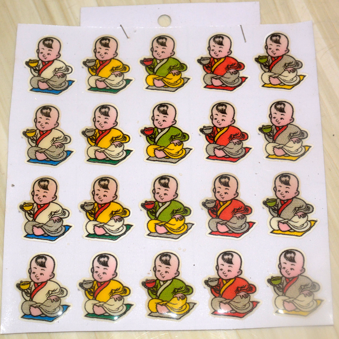 [HCM]Decal Chú tiểu ôm bình dán tường-trang trí
