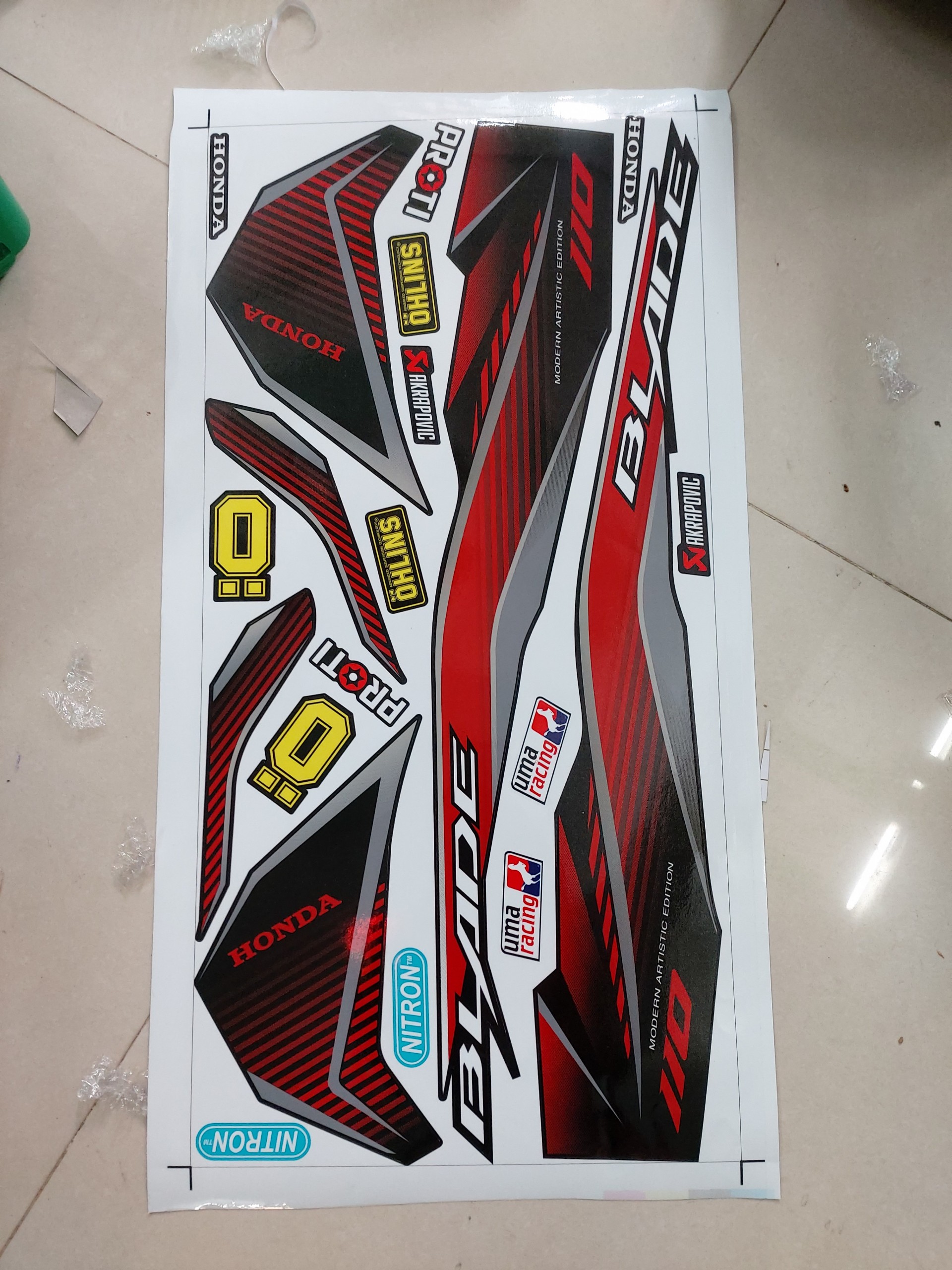 Tem xe honda blade sọc đỏ xám dán xe đen