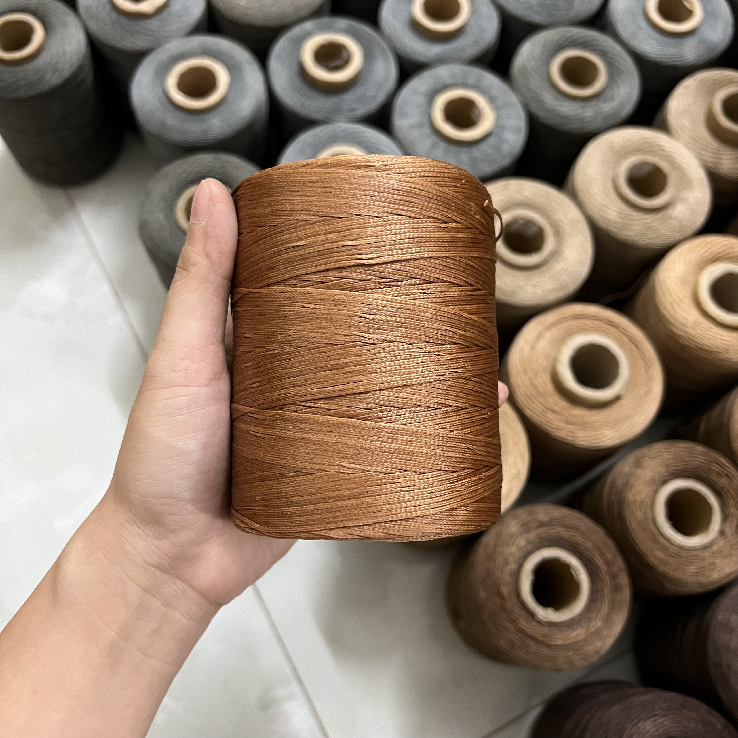 Chỉ sáp nến khâu giày dép, sợi dẹt