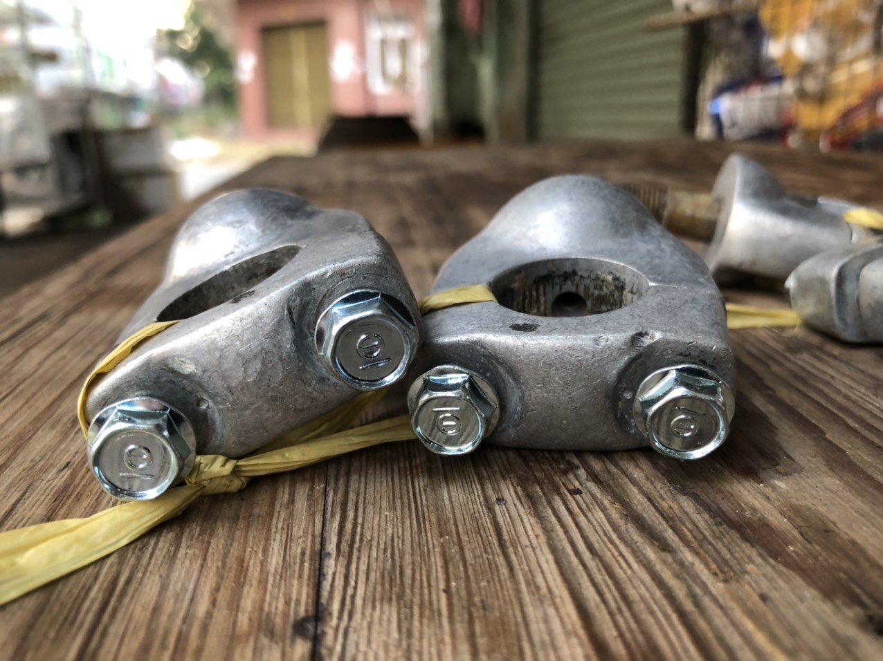 gù (sừng trâu) zin tháo theo xe honda 67 còn đẹp- 1 cặp 2 cái