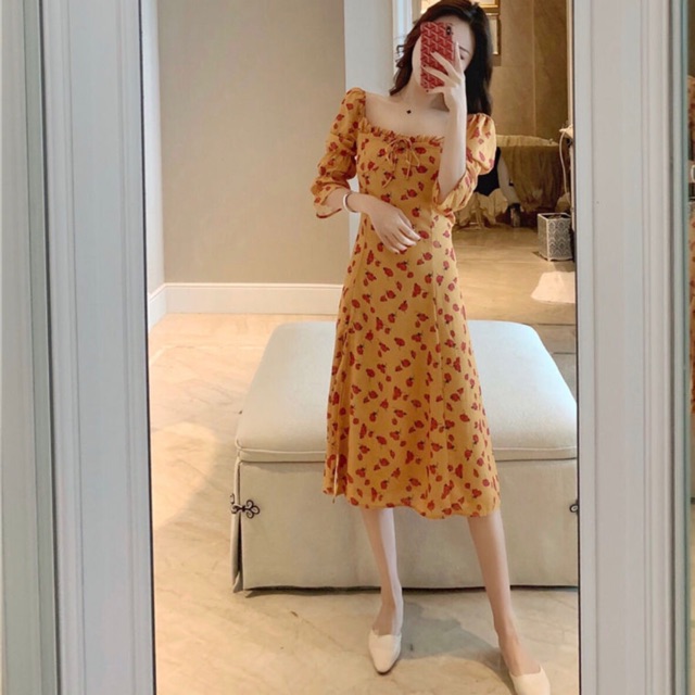 Đầm hoa vàng xẻ tà form dài
