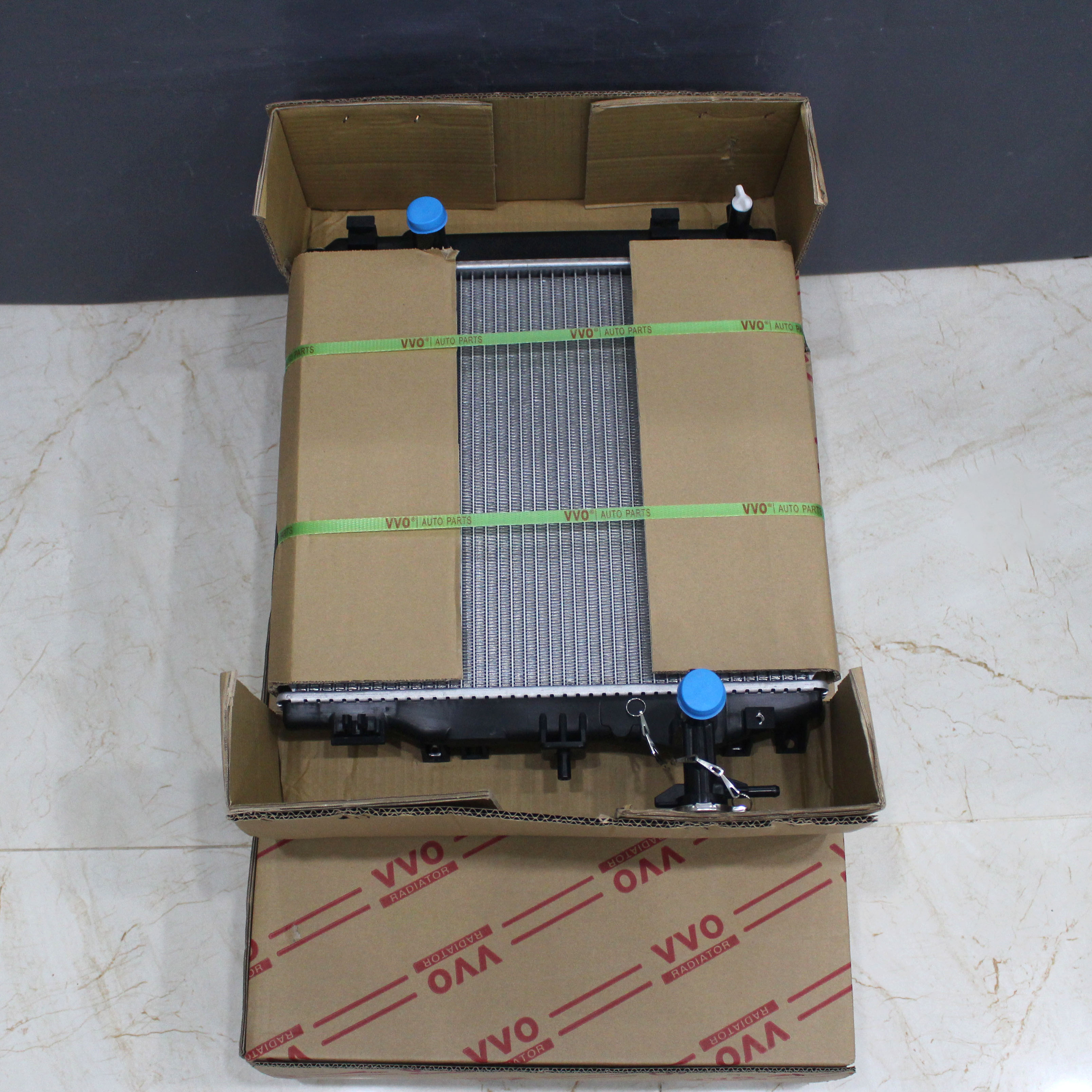 Két nước Mitsubishi Mirage, số sàn