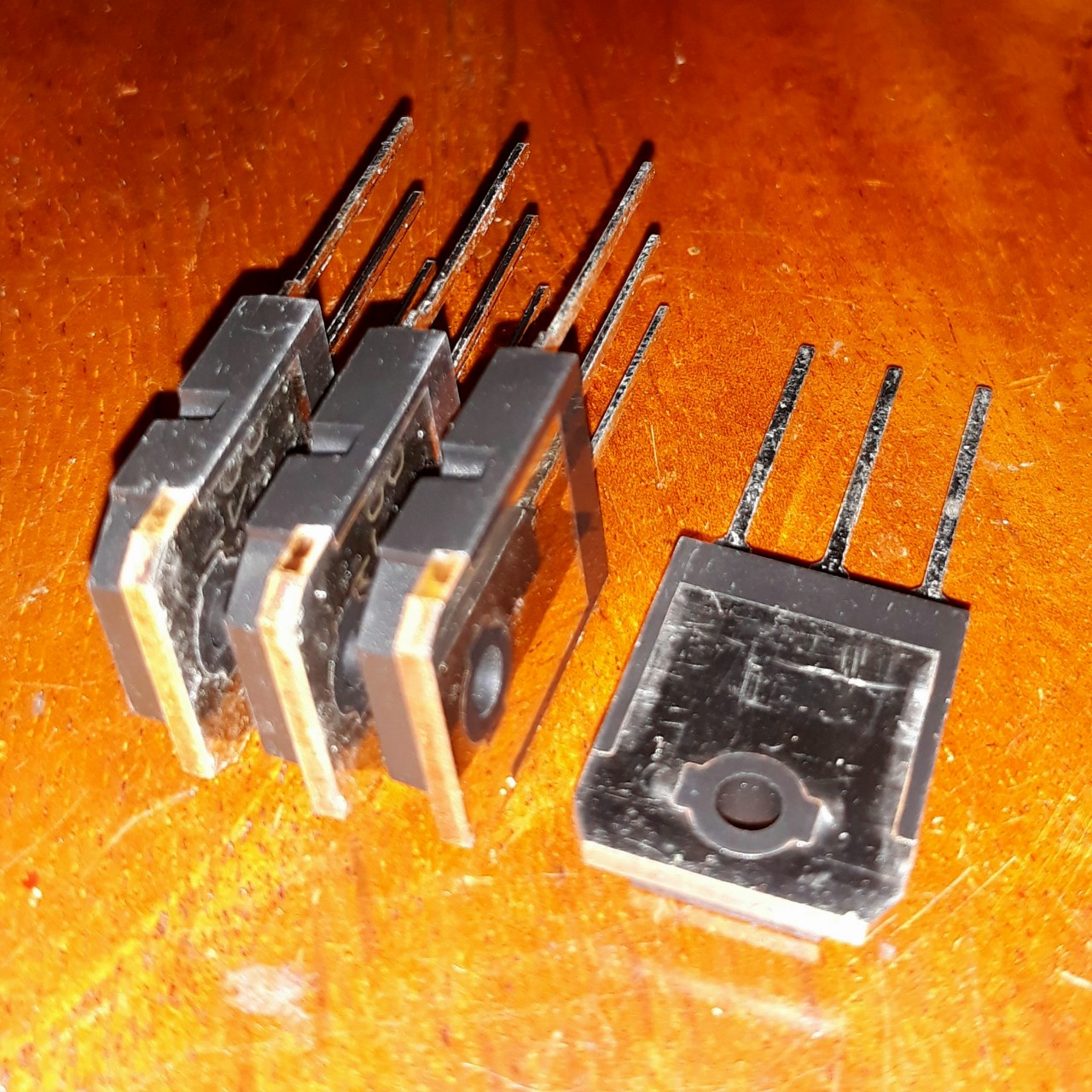 2 Transito D718 - 2 Transito 2N3055 - 2 Transito B688 chính hãng mới 100% - ( Mã 084 )