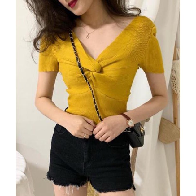 Áo soắn ngực tay cộc